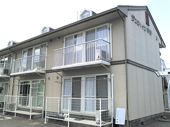 アパート塗装前の全景