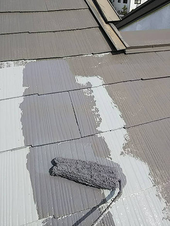 施工中｜屋根塗装中塗り