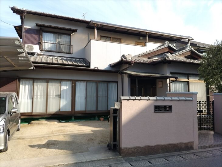 【外壁塗装施工事例】落ち着きある薄いグレーで上品な仕上がりに｜ビフォーアフター